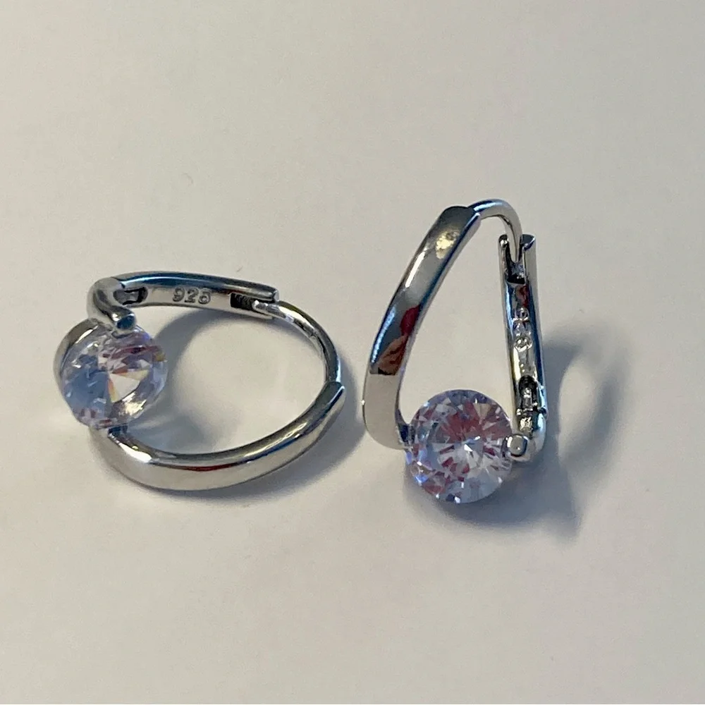 🌸 Elegant Sterling Silver Hoop Twisted Earrings - Picture 2 of 4